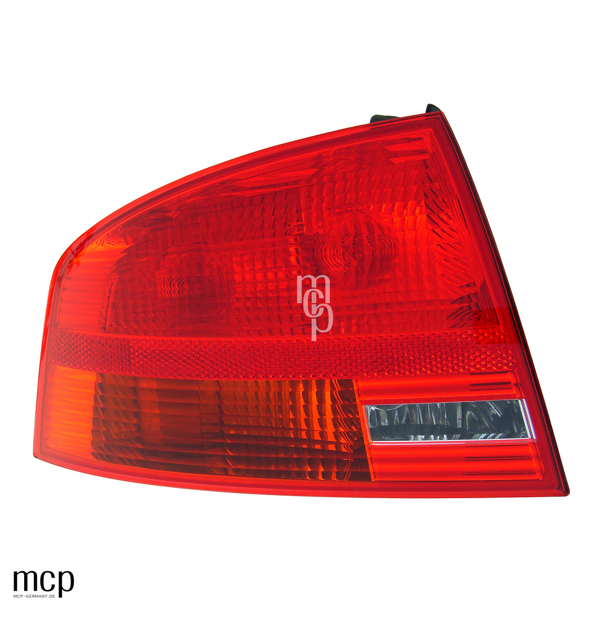 MCP 023078 – Rückleuchte Audi A4 B7 Limousine, links außen – weitere Frontperspektive