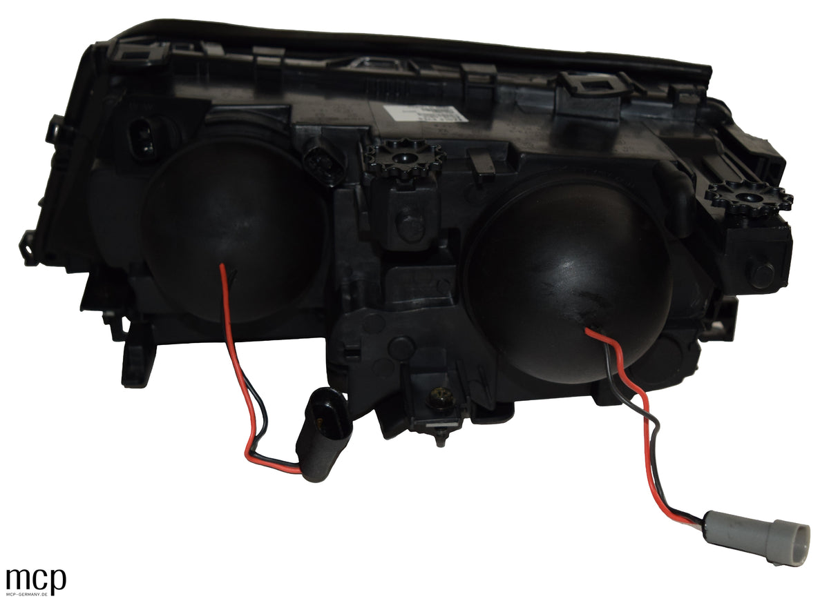 MCP 031133 – BMW 3er E46 Halogen-Scheinwerfer Schwarz – Rechts Rueckansicht_Anschluesse
