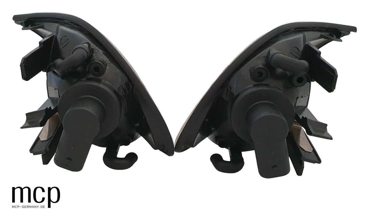 MCP 032139 – BMW 3er E46 Coupé/Cabrio – Frontblinker Set Klarglas Schwarz – Rückansicht des Sets mit gesteckten Befestigungen