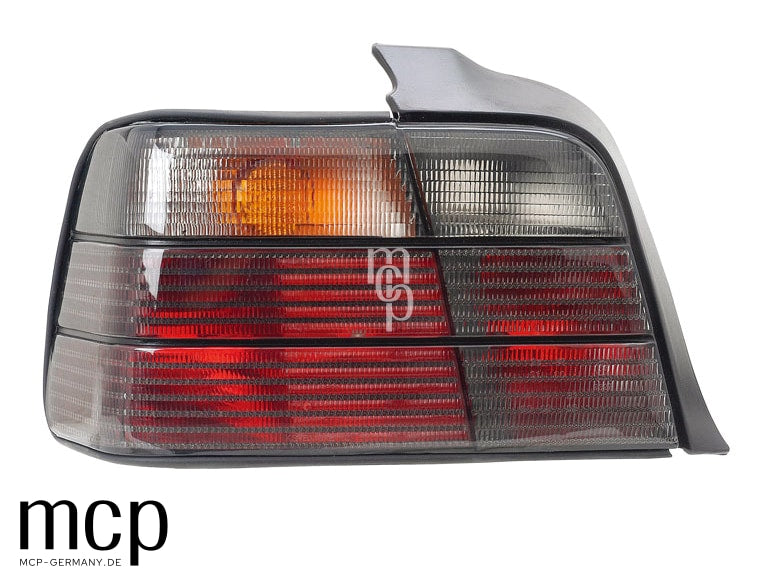 MCP 033002 – BMW 3er E36 Limousine Rückleuchten Smoke – Bisherige Studio-Vorderansicht