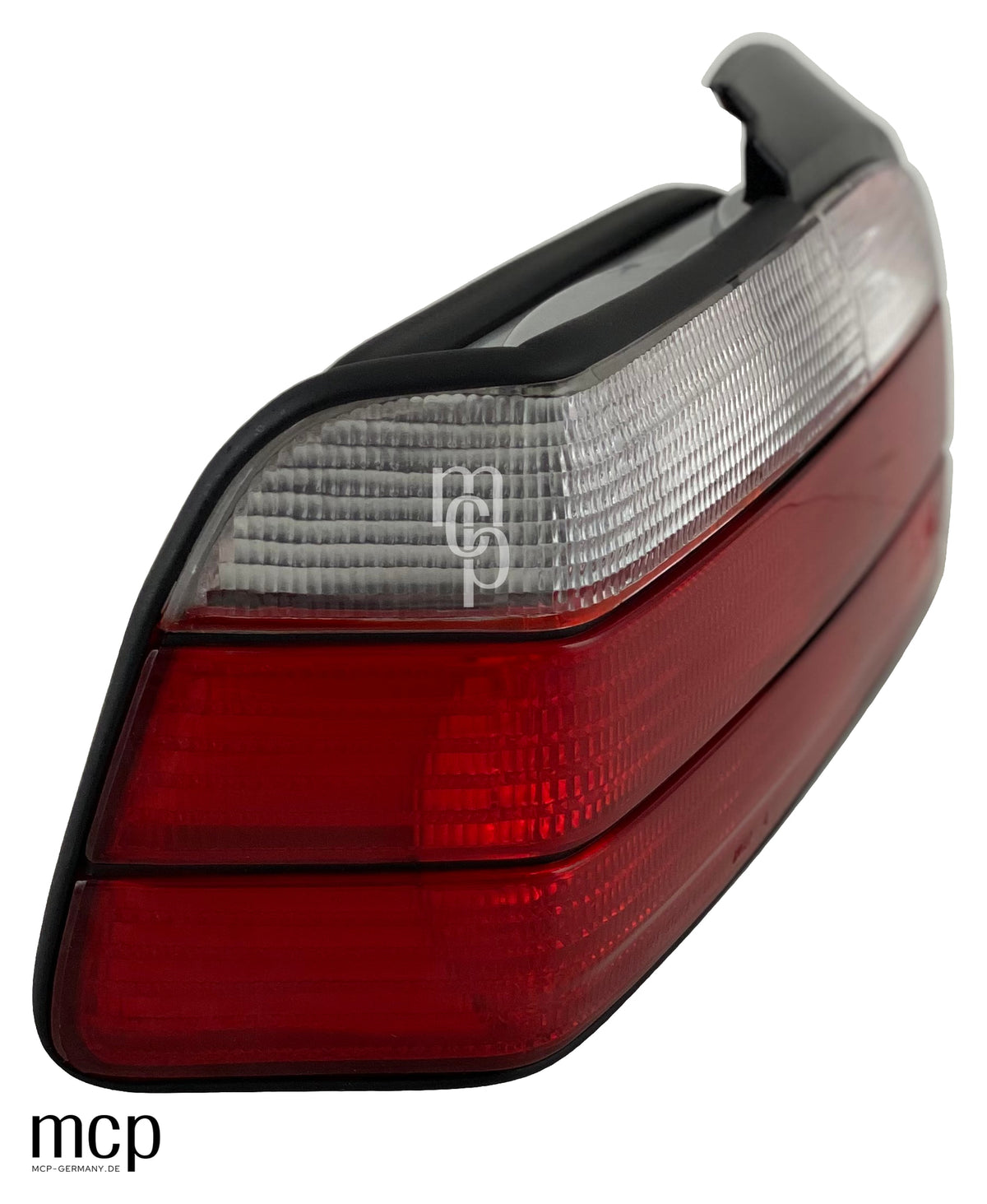 MCP 033023 – Rückleuchten BMW 3er E36 Coupé/Cabrio Rot/Klar – Linke Rückleuchte, schräge Ansicht