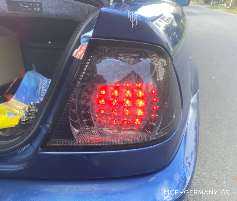 MCP 033161 – Rückleuchten BMW 3er E46 Cabrio Smoke – Rechte Außenleuchte am Cabrio, rotes LED Licht