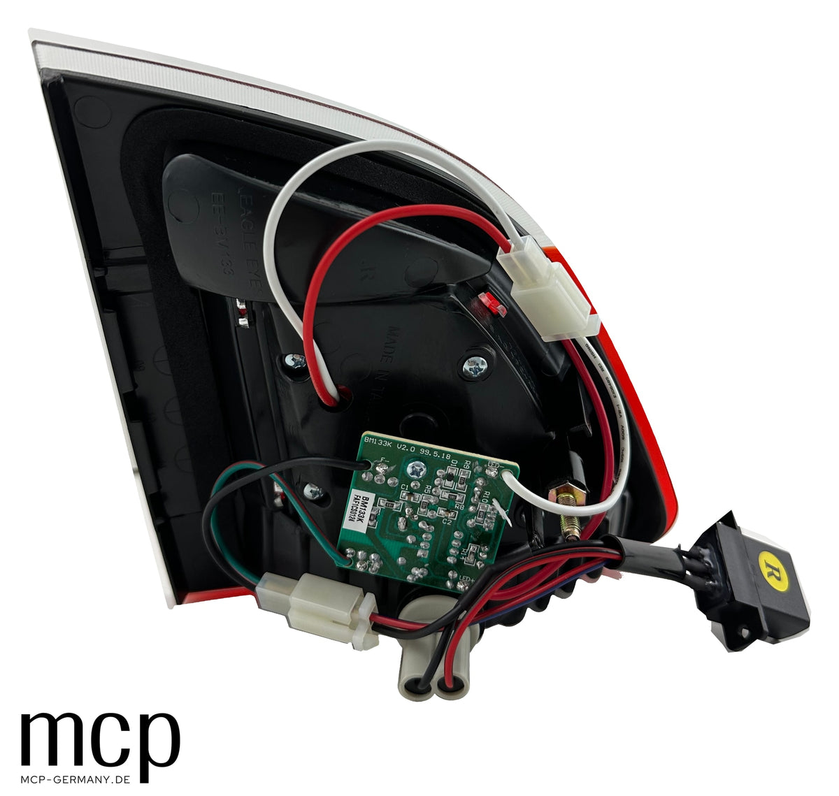 MCP 033168 – BMW 5er E61 Touring LED Rückleuchten Rot/Klar – Rückansicht der Kofferraumleuchte mit Kabeln und Anschlüssen
