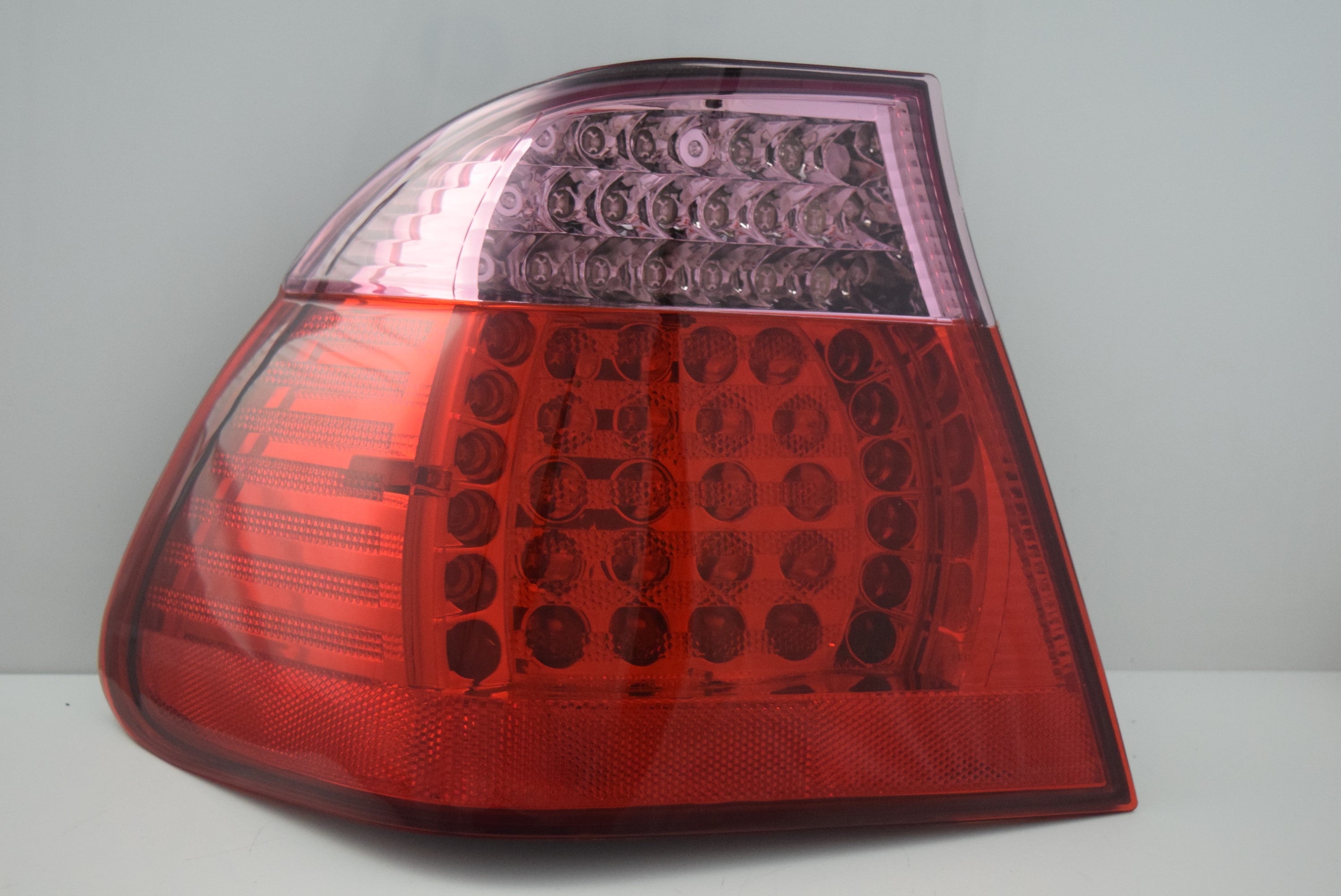 LED Rückleuchten Set BMW E46 Limo (98-01) in rot/pink - nur Außenteile