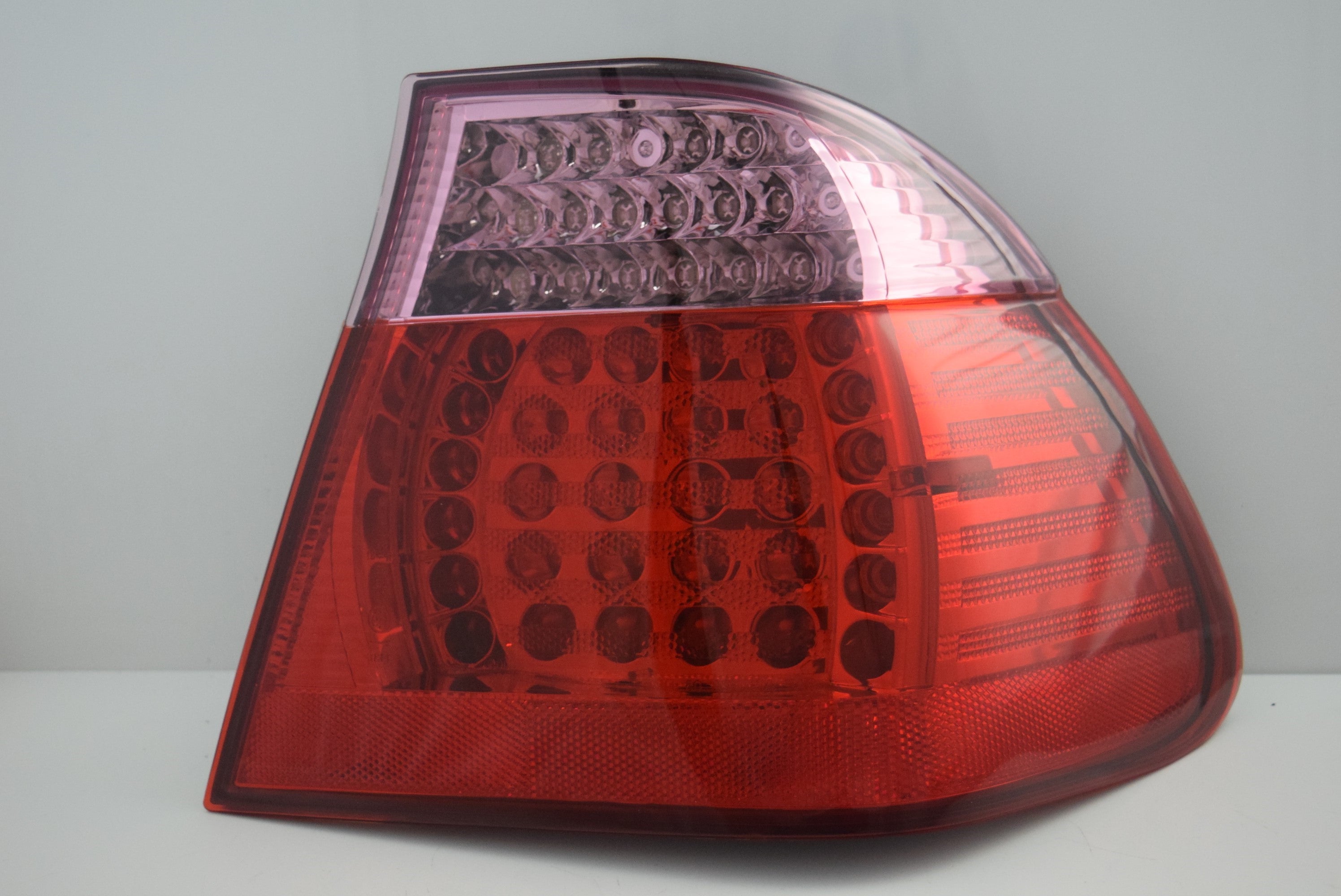 LED Rückleuchten Set BMW E46 Limo (98-01) in rot/pink - nur Außenteile