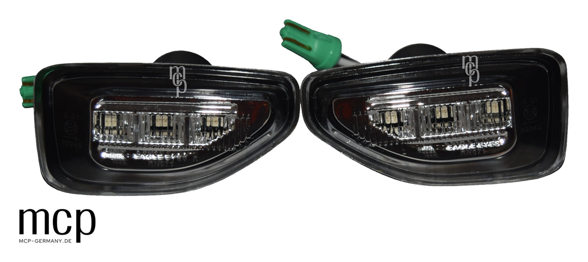 MCP 082007 – Seitenblinker Dacia Duster II Schwarz/Chrom – Linker und rechter Seitenblinker, echte Paaraufnahme