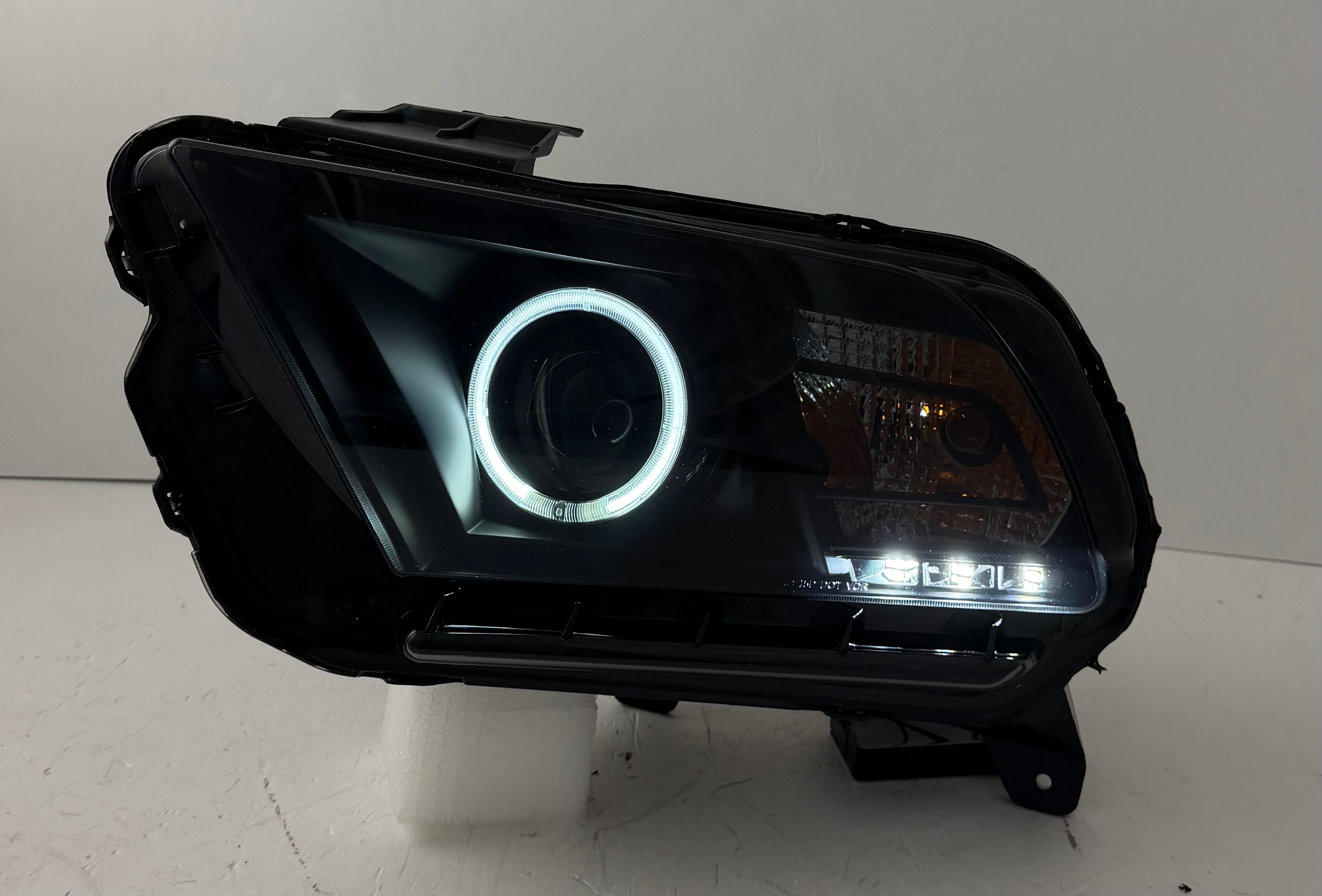 Scheinwerfer Set HID CCFL für Ford Mustang (12-14) in schwarz/klar SAE