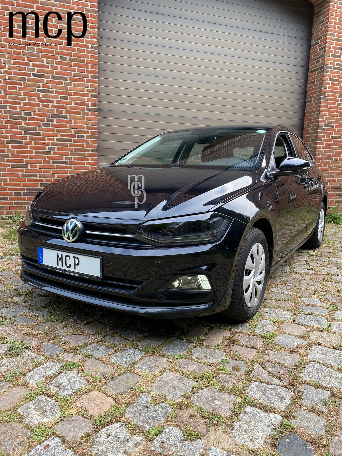 MCP 441264 – VW Polo AW1 Scheinwerfer Schwarz – Einbau Seitenansicht aus