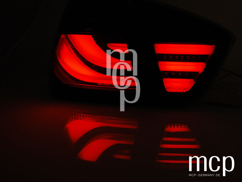 LDBMA8 – LED-Lightbar-Rückleuchten BMW E90 in Schwarz/Smoke, beleuchtete Ansicht