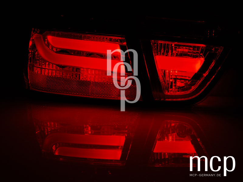 LDBMC7 – LED-Lightbar-Rückleuchten BMW E90 in Rot/Klar, beleuchtete Ansicht