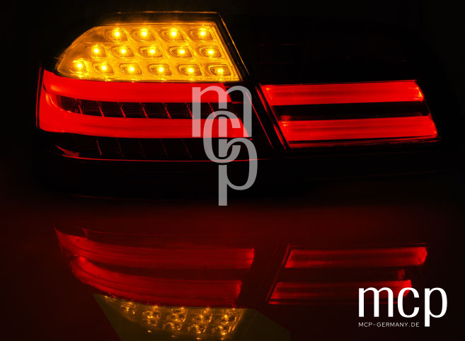 BMW E92 Rückleuchten LDBME4 – beleuchtete Ansicht mit Blinker