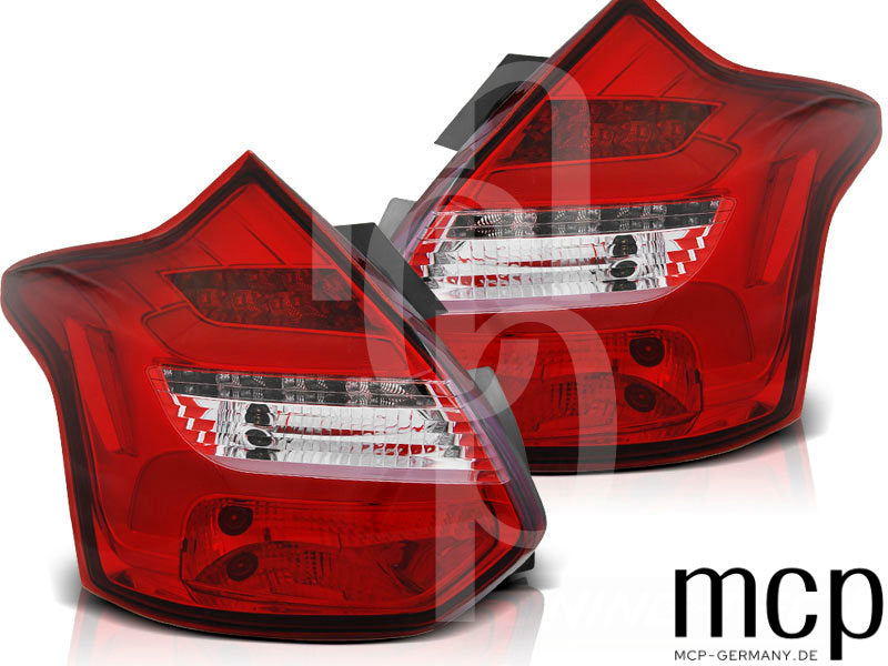 LED Lightbar Rückleuchten Set für Ford Focus MK3 Fließheck / Hatchback (04/2011 bis 12/2014) in Rot/Chrom mit dynamischem Blinker