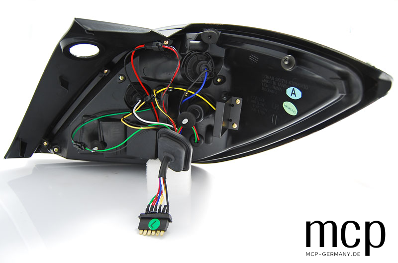 LED-Rückleuchte Opel Astra H GTC Schwarz – Rückseite und Anschlüsse