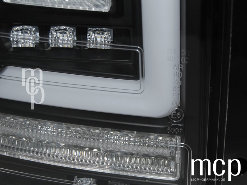 Voll LED Lightbar Rückleuchten Set für VW T5 GP Facelift Transporter mit Flügeltüren (11/09 bis 06/15) in Schwarz mit Dynamischem Blinker – Pruefzeichen Detail