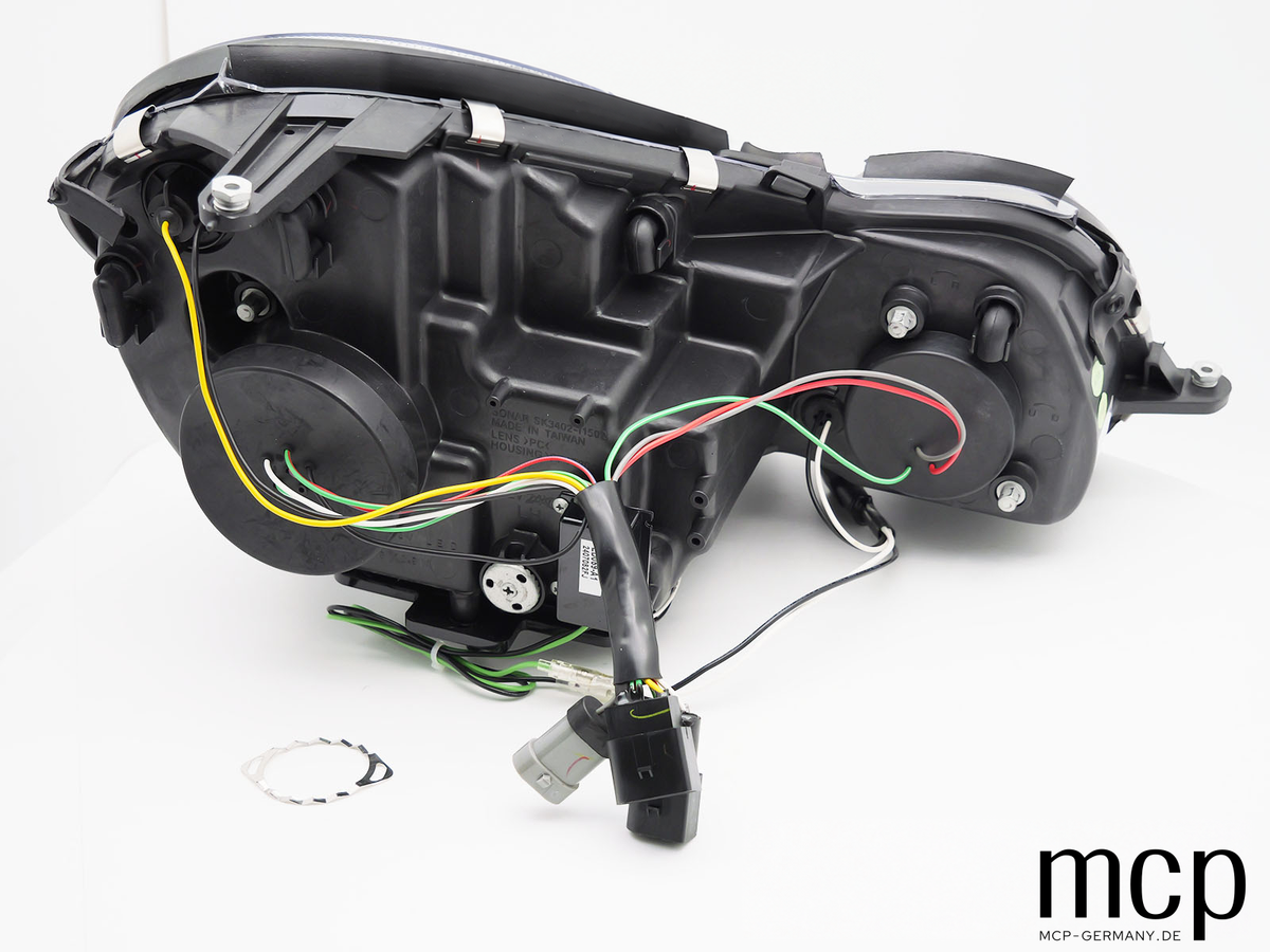Xenon Scheinwerfer Set für Mercedes-Benz E-Klasse W211 (03/2002 bis 04/2006) in Schwarz – Rückansicht