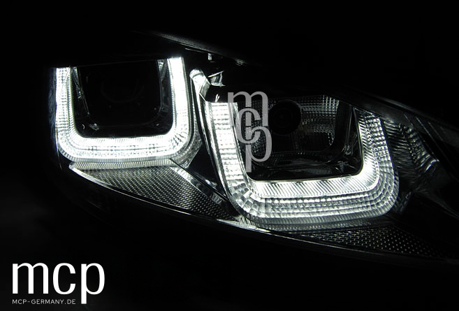 Scheinwerfer Set für VW Golf 6 (2008 bis 2012) in Schwarz mit Chromakzenten mit LED Tagfahrlicht – Lichtansicht – LPVWP3