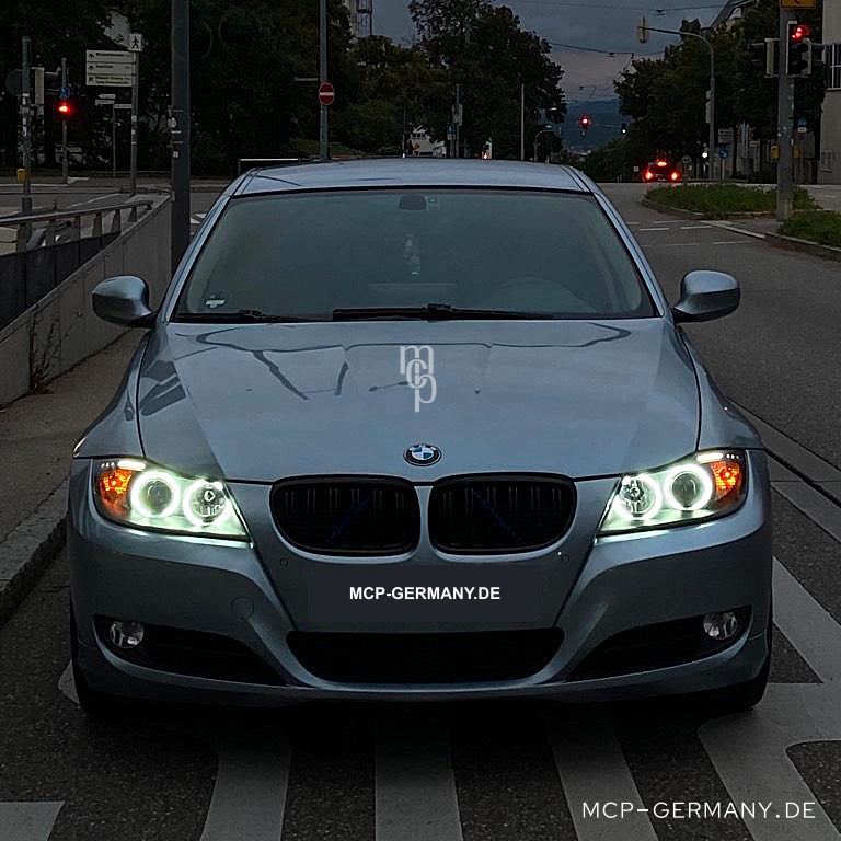 MCP 031040 – CCFL Angel Eyes Scheinwerfer BMW E90/E91 Schwarz – Bisheriges zweites Motiv: Einbauansicht