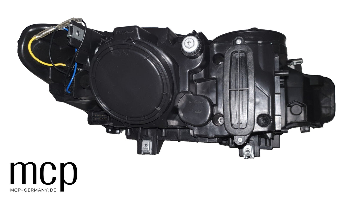 MCP 031145 – BMW 3er F30/F31 – Scheinwerfer Set Schwarz – Rückseite mit Anschlüssen und Abdeckungen