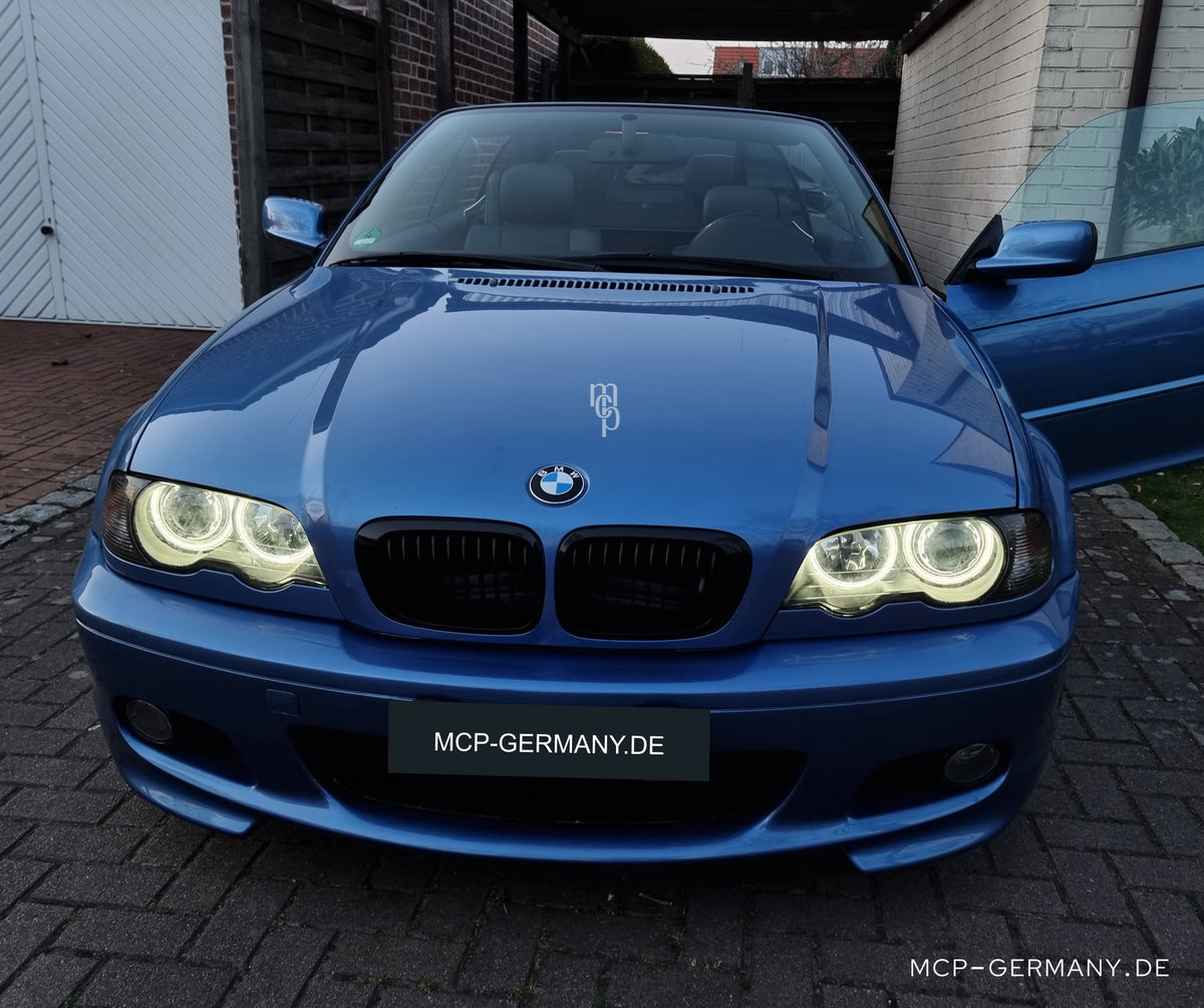 MCP 031282 – Angel Eyes Scheinwerfer mit Frontblinkern BMW 3er E46 Coupé/Cabrio Schwarz – Lichtansicht am Fahrzeug von vorne
