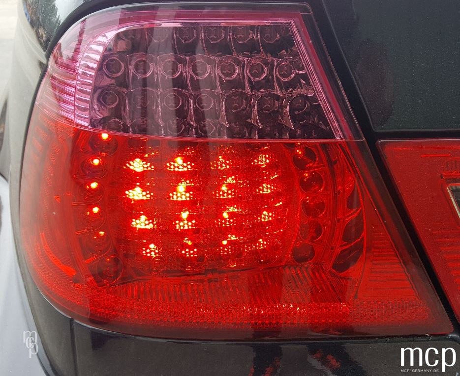 MCP 033234 – Eingebaute Rückleuchte mit leuchtenden roten LEDs