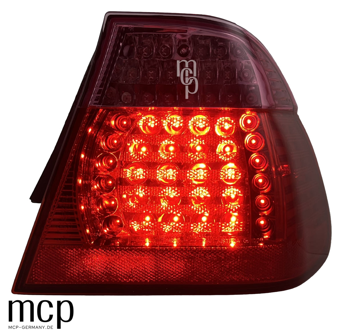 MCP 033298 – BMW 3er E46 Limousine LED Rückleuchten Außenteile Rot/Pink – Echte eingeschaltete LED Lichtansicht