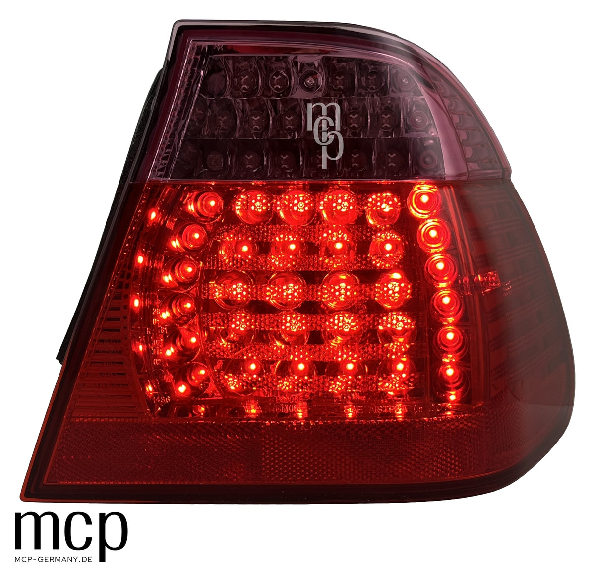 MCP 033298 – BMW 3er E46 Limousine LED Rückleuchten Außenteile Rot/Pink – Weitere echte eingeschaltete LED Lichtansicht