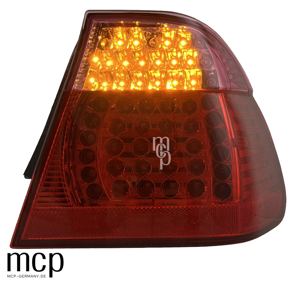 MCP 033298 – BMW 3er E46 Limousine LED Rückleuchten Außenteile Rot/Pink – Bisheriges zweites Motiv: eingeschalteter LED Blinker