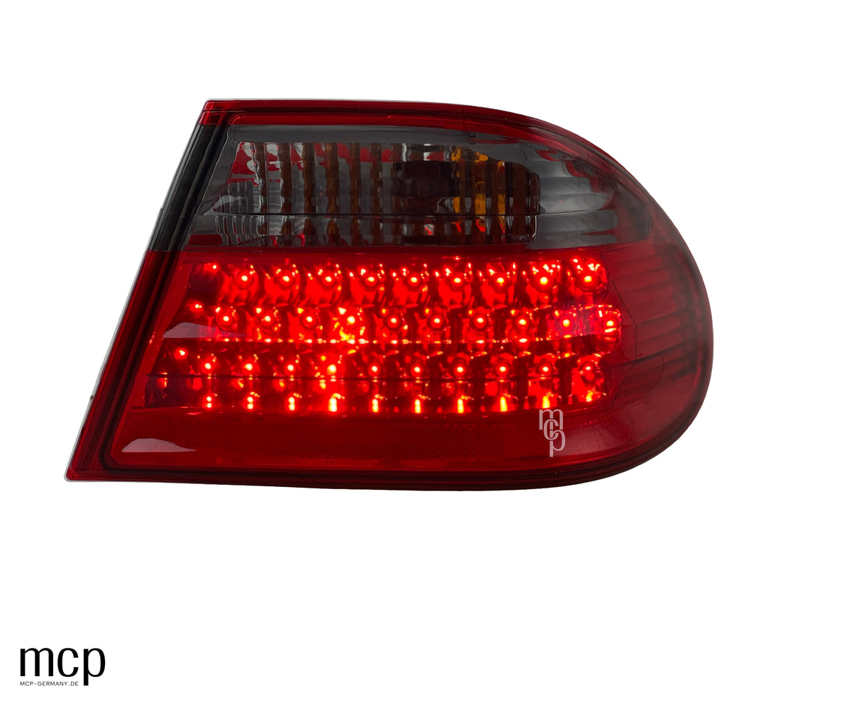 MCP 253034 – Rückleuchte mit eingeschalteten roten LEDs