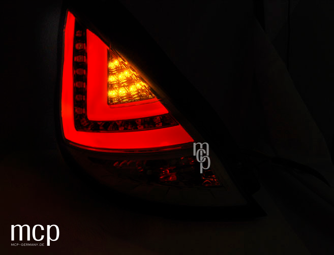 LDFO48 Ford Fiesta MK7 Rückleuchten – Beleuchtete Ansicht mit Blinker