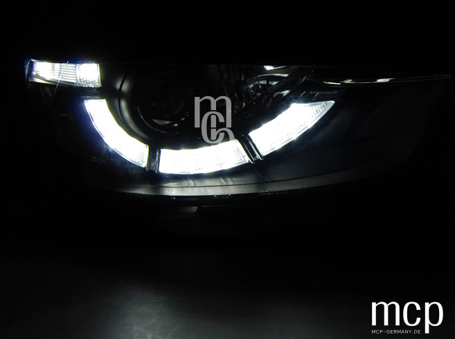 Scheinwerfer Set für Mazda CX5 (2011 bis 2015) in Schwarz mit LED Tagfahrlicht – LPMA11 – Lichtansicht