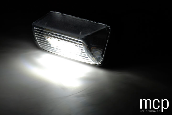 LED Kennzeichenbeleuchtung Set für Peugeot 206 / 306 / 307 / Partner und Citroën C3 / C5 / Xsara / Berlingo / Saxo – Leuchtansicht